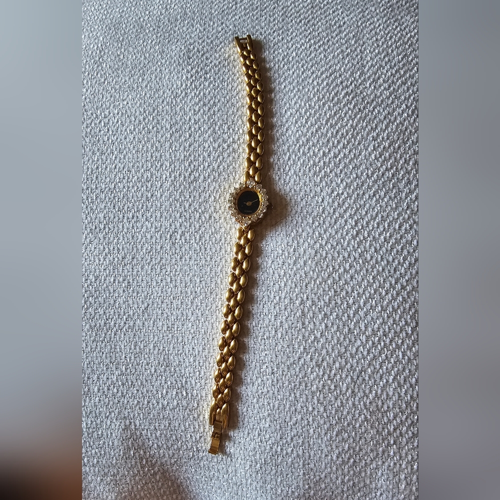 Elegant Vintage Quartz Gold Women's Bracelet